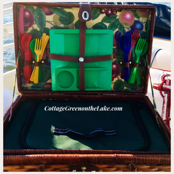 insulated compartment on hamper.png