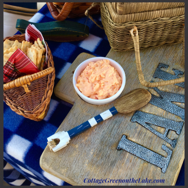 Lake chopping board.png